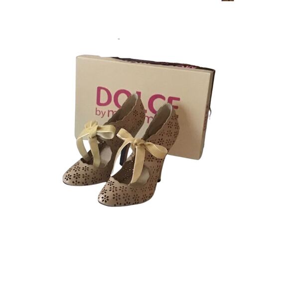 Women's Dolce by Mojo Moxy High Heels with Ribbon Ties New Open Box Size 6.5 M - Picture 2 of 4